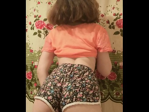 ❤️ Dhallaan yar oo sexy ah oo iska siibaysa surwaalka gaaban ee kamarada ❤️❌  %so.purchasexz.top ﹏
